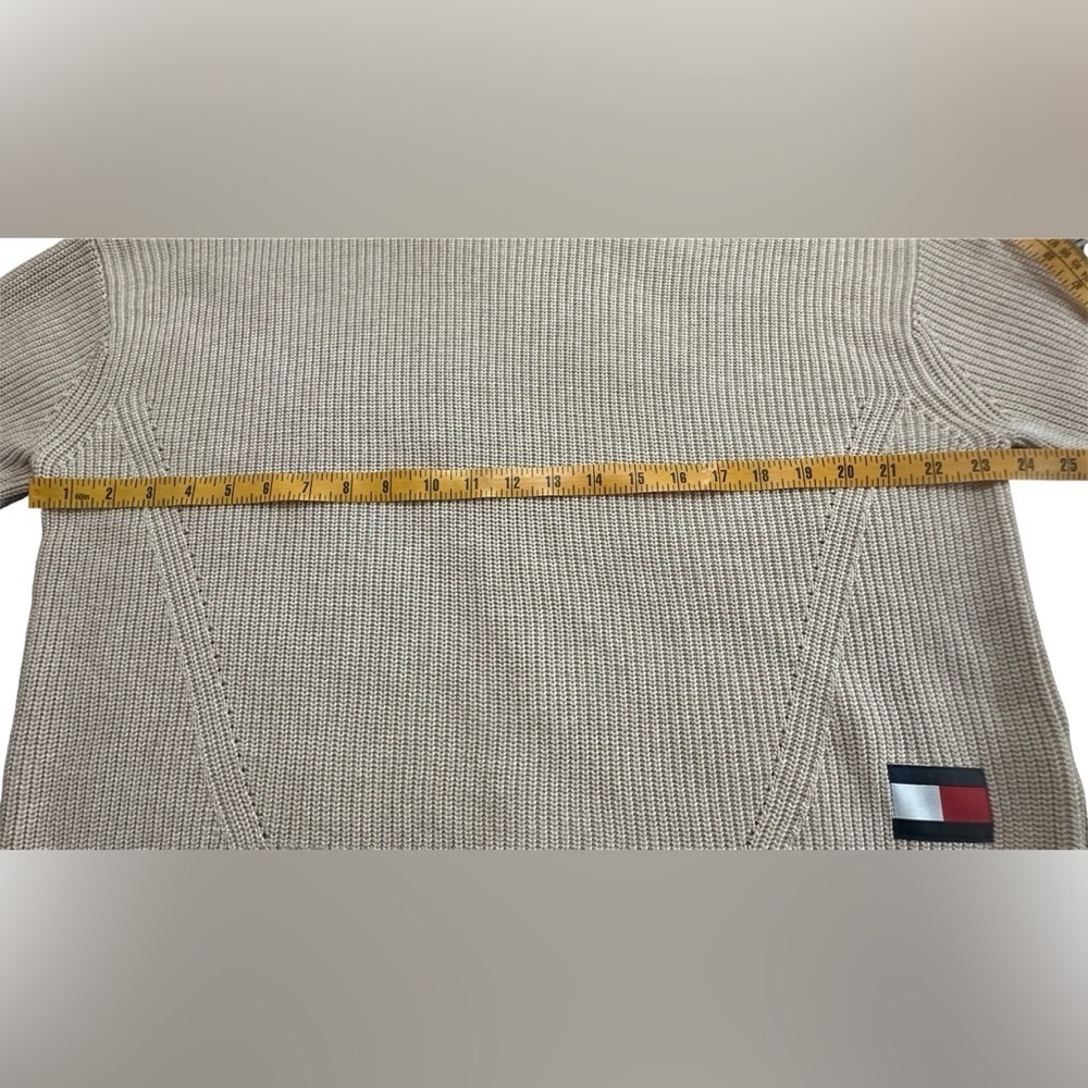 A Tommy Jeans, crew neck fall sweater,size L/G. - Picture 3 of 11